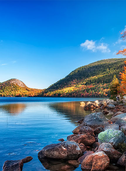 Scenic photo of lake and mountains.